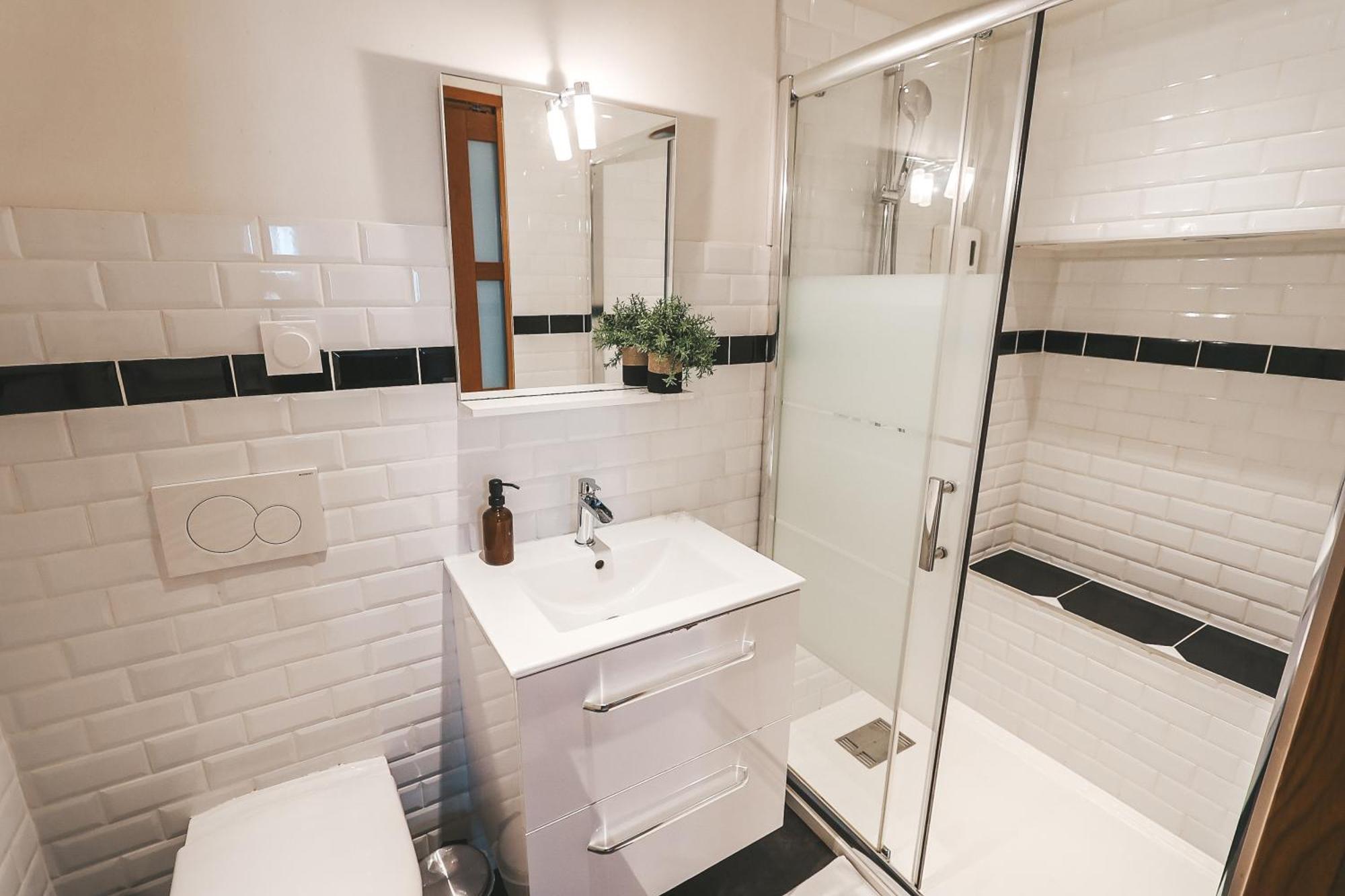 Suit'Home Commerce Angers Exterior photo